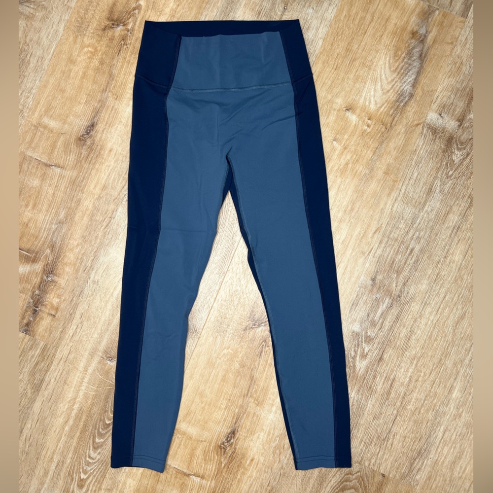 Athleta transcend color block 7/8 yoga, legging, tights. Small. Blue color block